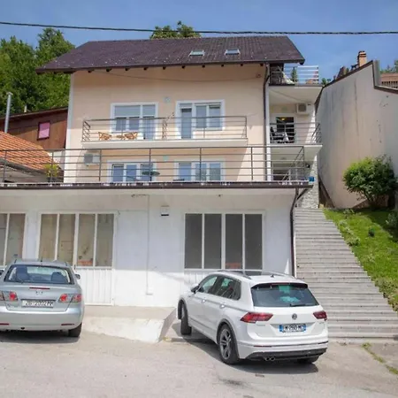 Hill - Sara Villa *